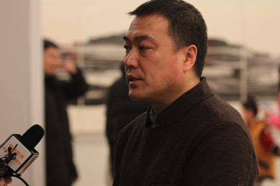 天津美术学院版画系主任郭鉴文接受采访.jpg